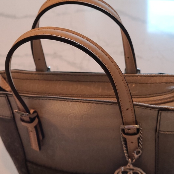 Guess purse - Picture 3 of 6